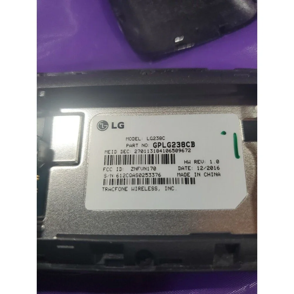 2 lg flip phone 220c and 238C working condition